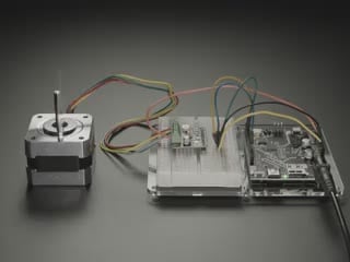 Video of a motor stepper driver board driving a stepper motor connected to a microcontroller.